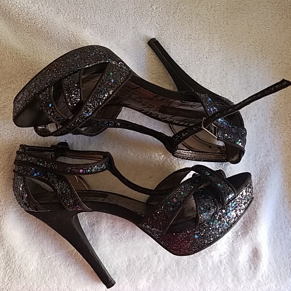 Hi Heels - Picture 3 of 3